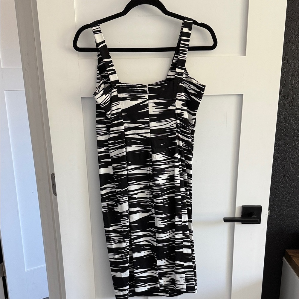 Calvin Klein Structured Stylish Black and White Women's Dress Size 4 - Picture 6 of 6